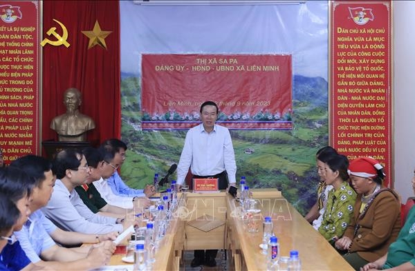 Chủ tịch nước Võ Văn Thưởng thăm, tặng quà các gia đình thiệt hại sau lũ quét tại Lào Cai
